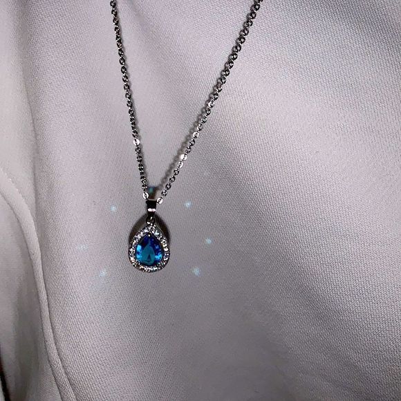 White Gold Austrian Blue Jewel Necklace - Picture 2 of 6